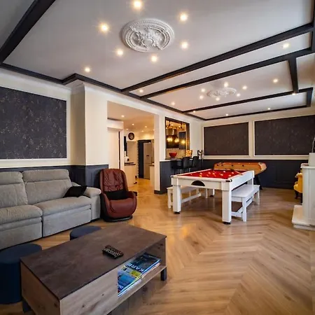 Mega Jeanne D'arc Billard Baby Foot Insolites