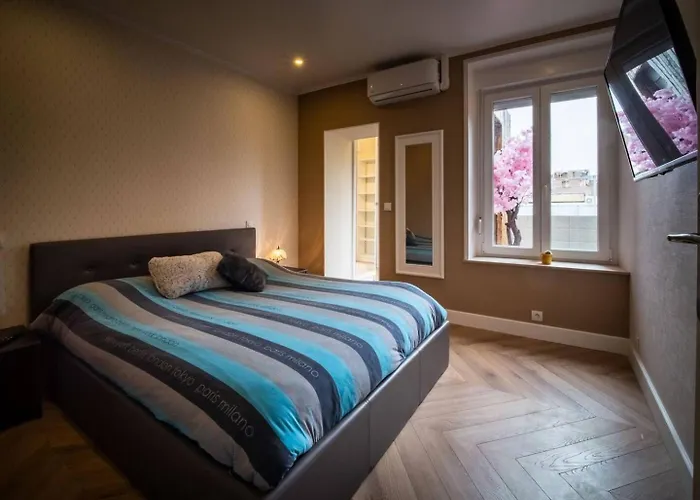 Mega Jeanne D'arc Billard Baby Foot En Option Escape Game Insolites アパート ナンシー